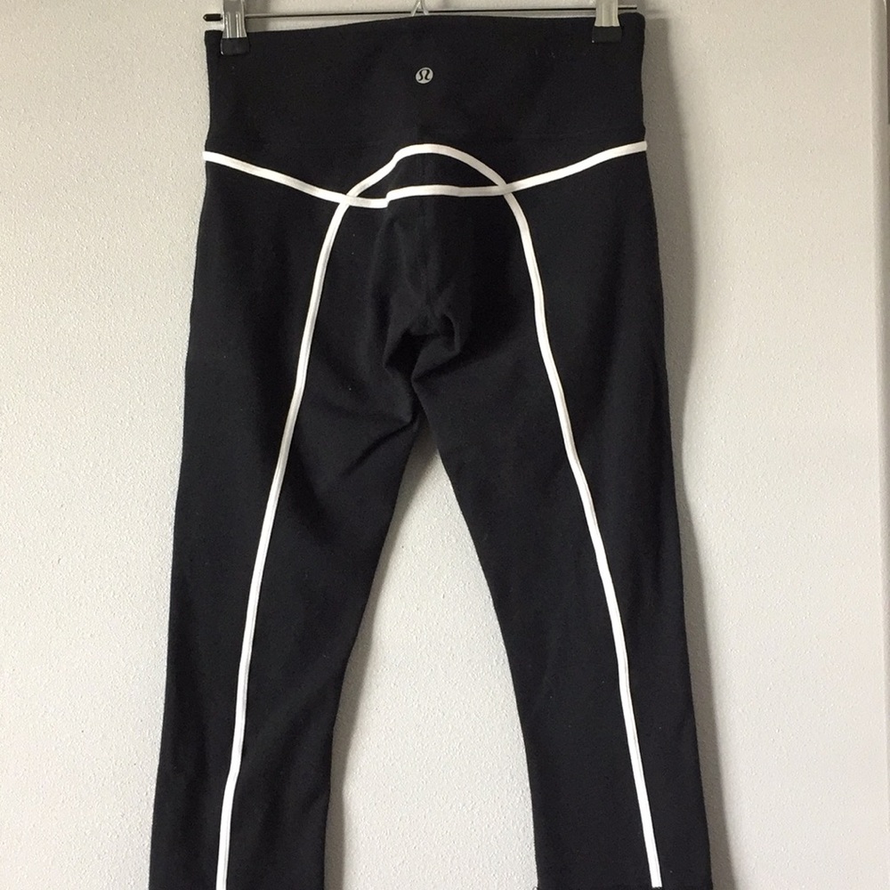Lululemon Cropped Capri Leggings 6 Black White